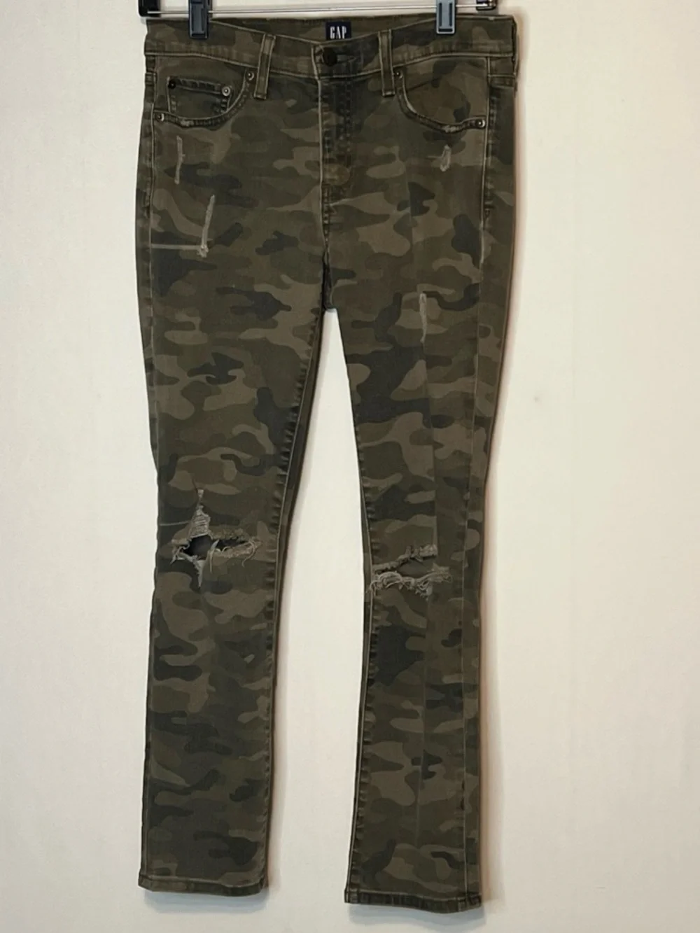 GAP Womens Size 26 Camo Distressed Best Girlfriend Denim Jeans.